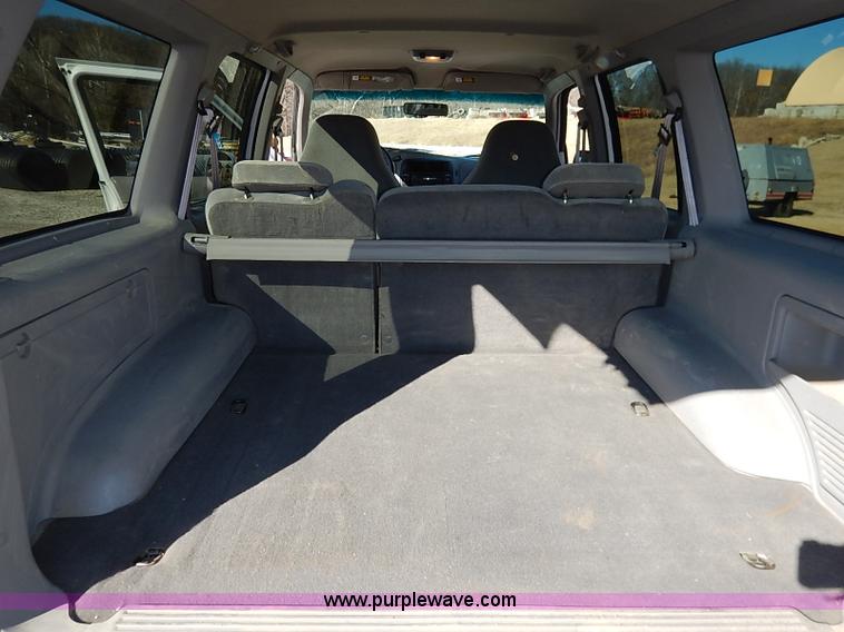 image for item K7055 2000 Ford Explorer XLS SUV