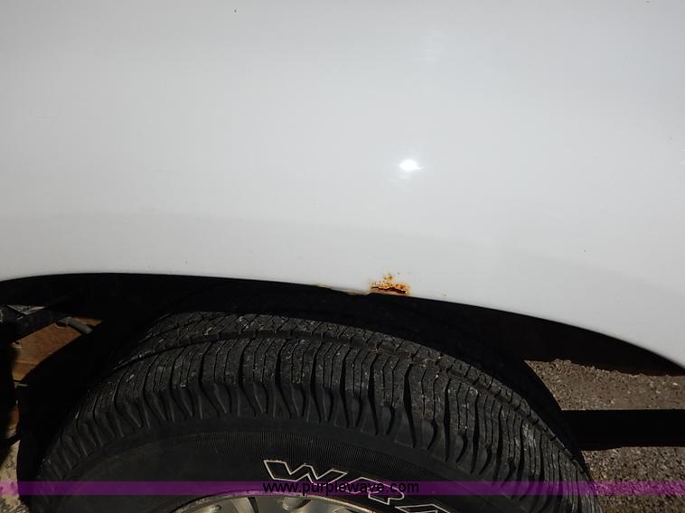 image for item K7055 2000 Ford Explorer XLS SUV