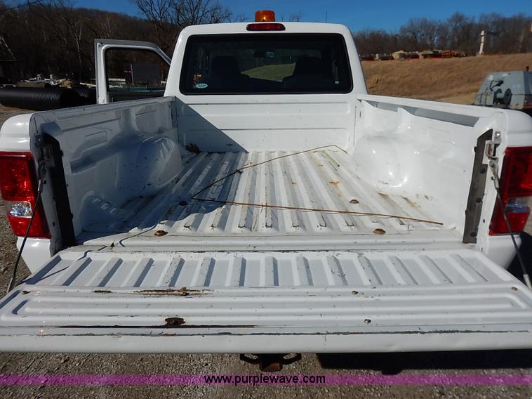 image for item K7057 2007 Ford Ranger XL SuperCab pickup truck