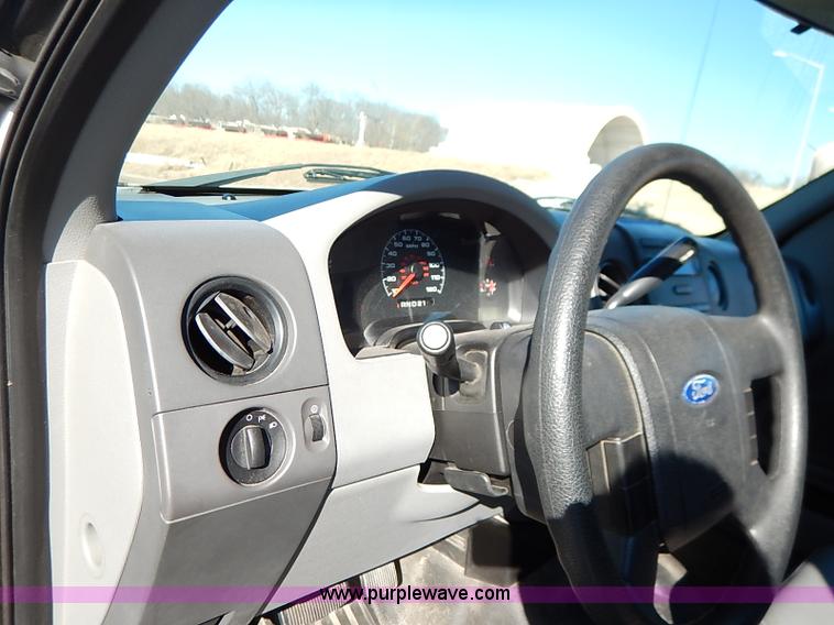 image for item K7058 2006 Ford F150 XL SuperCab pickup truck