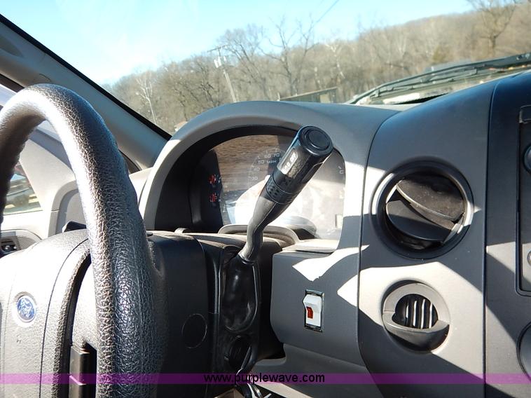 image for item K7058 2006 Ford F150 XL SuperCab pickup truck