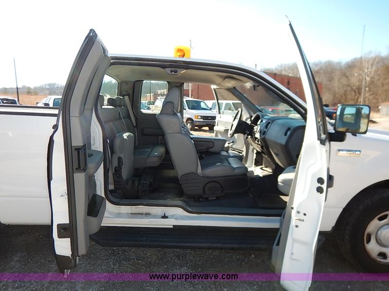 image for item K7058 2006 Ford F150 XL SuperCab pickup truck