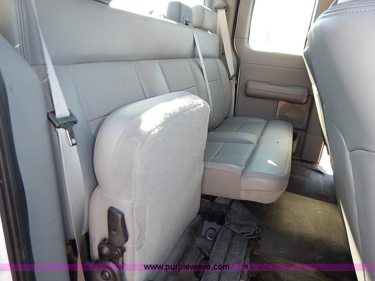 image for item K7058 2006 Ford F150 XL SuperCab pickup truck