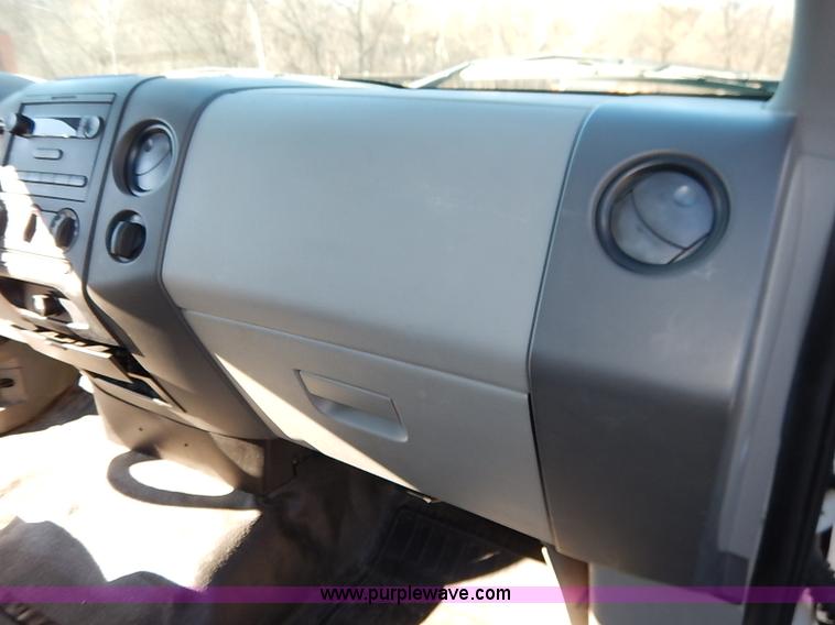 image for item K7058 2006 Ford F150 XL SuperCab pickup truck