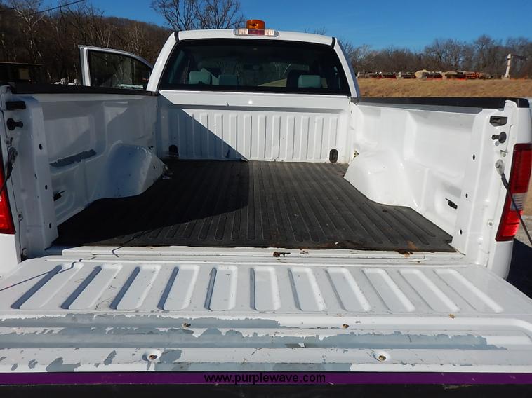 image for item K7058 2006 Ford F150 XL SuperCab pickup truck