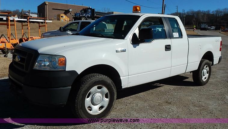 image for item K7059 2006 Ford F150 XL SuperCab pickup truck