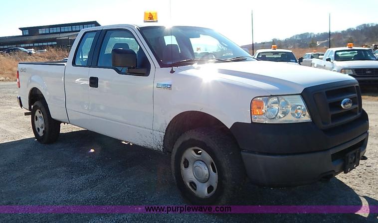 image for item K7059 2006 Ford F150 XL SuperCab pickup truck