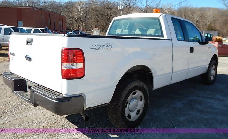 image for item K7059 2006 Ford F150 XL SuperCab pickup truck