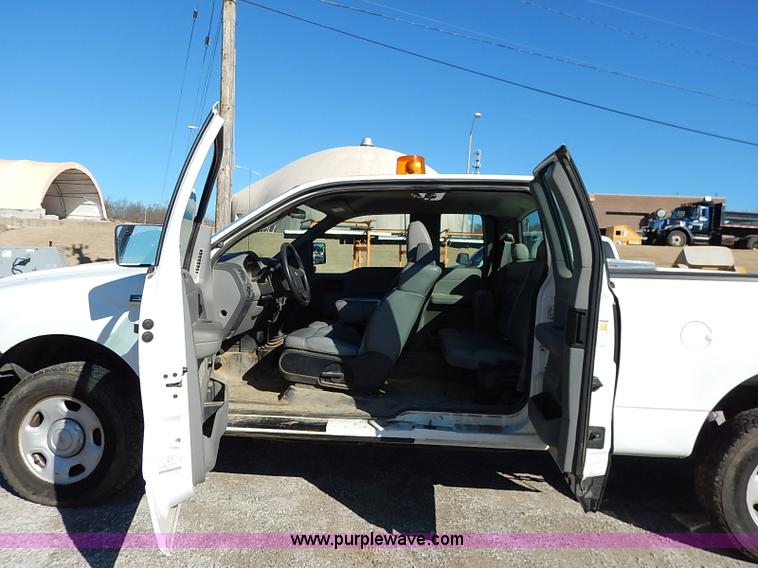 image for item K7059 2006 Ford F150 XL SuperCab pickup truck