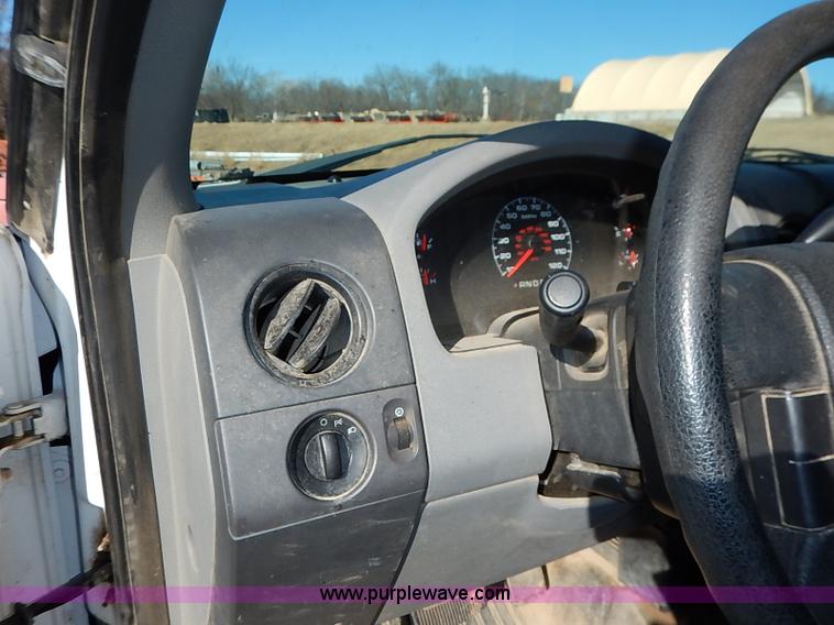 image for item K7059 2006 Ford F150 XL SuperCab pickup truck