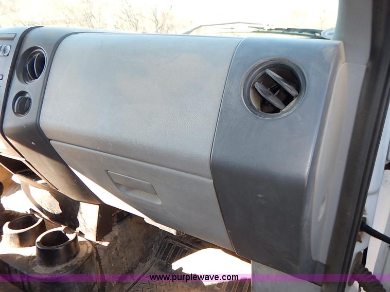 image for item K7059 2006 Ford F150 XL SuperCab pickup truck