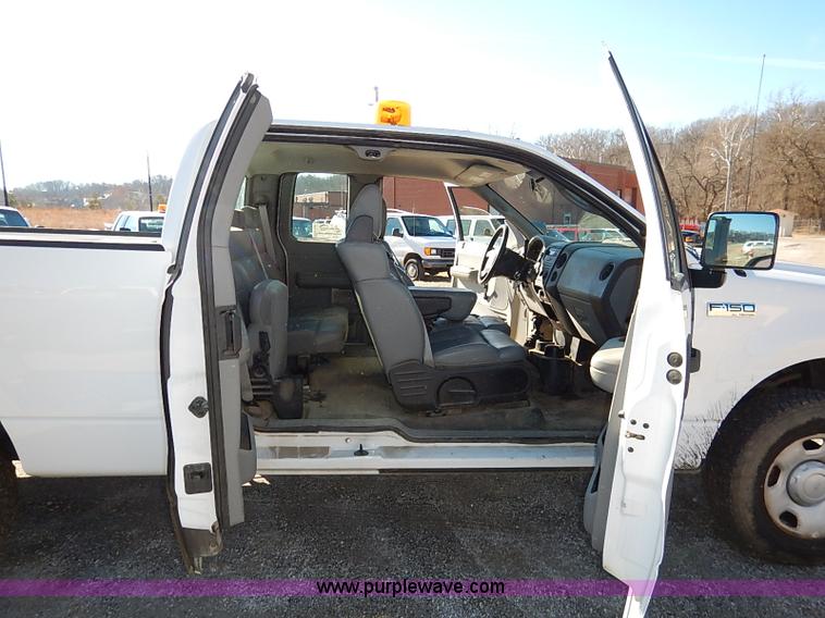 image for item K7059 2006 Ford F150 XL SuperCab pickup truck