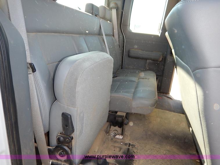 image for item K7059 2006 Ford F150 XL SuperCab pickup truck