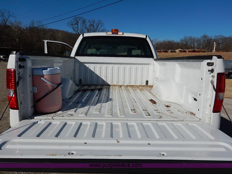 image for item K7059 2006 Ford F150 XL SuperCab pickup truck