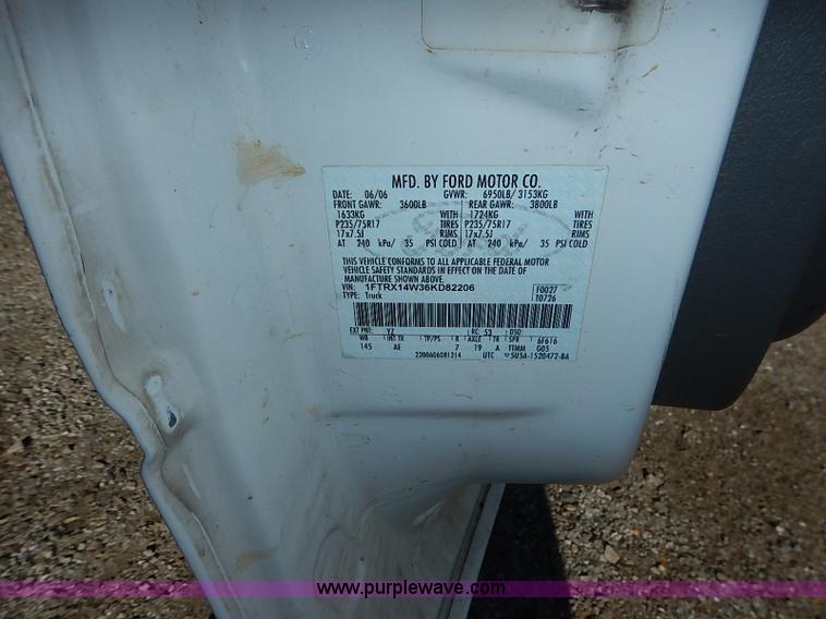 image for item K7059 2006 Ford F150 XL SuperCab pickup truck