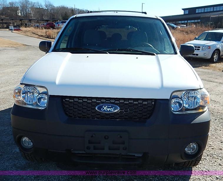 image for item K7060 2005 Ford Escape Hybrid SUV