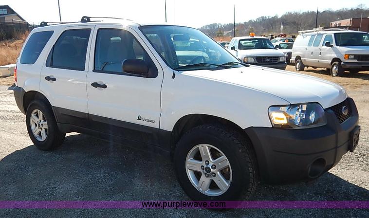 image for item K7060 2005 Ford Escape Hybrid SUV