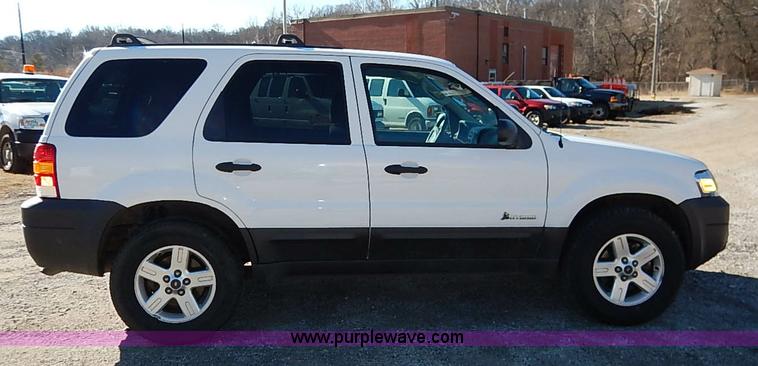 image for item K7060 2005 Ford Escape Hybrid SUV