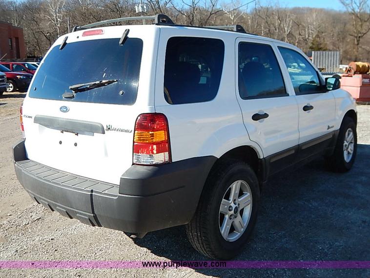 image for item K7060 2005 Ford Escape Hybrid SUV