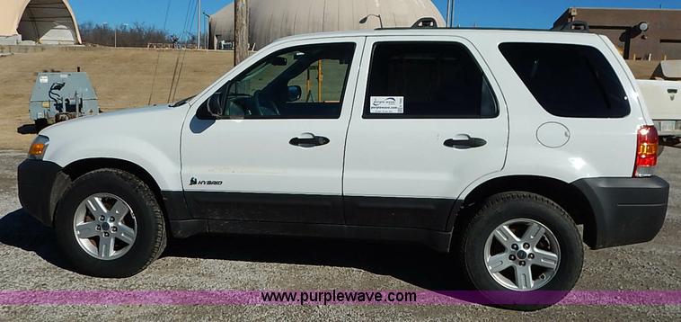 image for item K7060 2005 Ford Escape Hybrid SUV