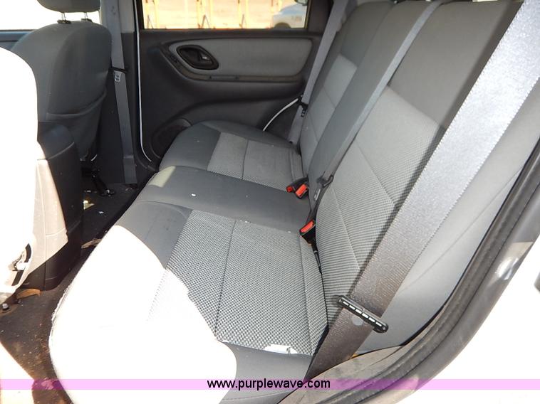 image for item K7060 2005 Ford Escape Hybrid SUV