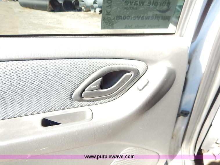 image for item K7060 2005 Ford Escape Hybrid SUV