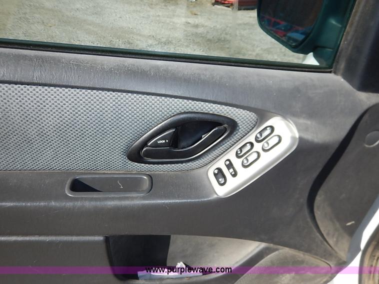 image for item K7060 2005 Ford Escape Hybrid SUV