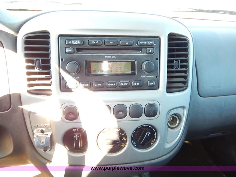 image for item K7060 2005 Ford Escape Hybrid SUV