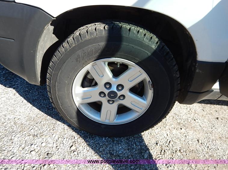 image for item K7060 2005 Ford Escape Hybrid SUV
