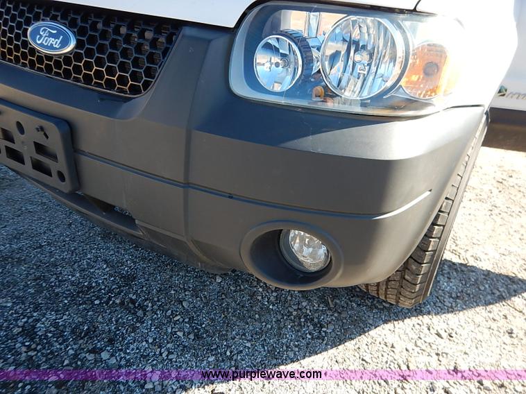 image for item K7060 2005 Ford Escape Hybrid SUV