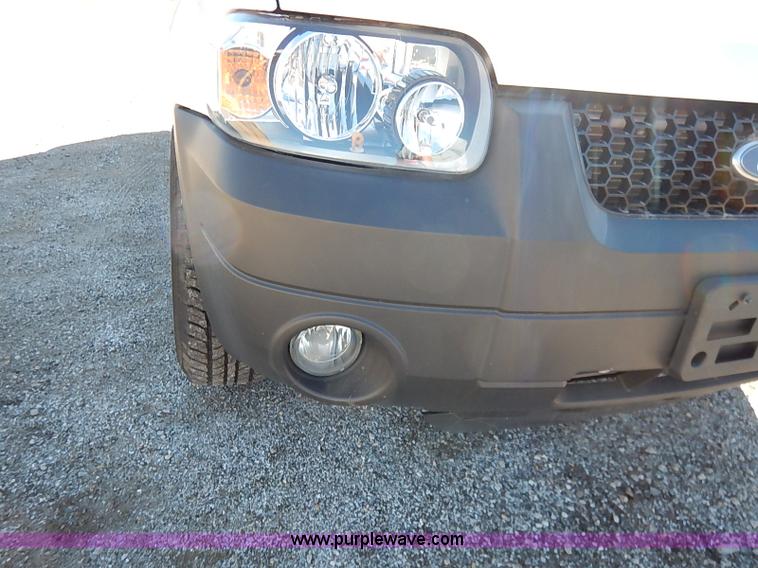 image for item K7060 2005 Ford Escape Hybrid SUV