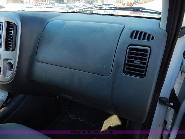 image for item K7060 2005 Ford Escape Hybrid SUV