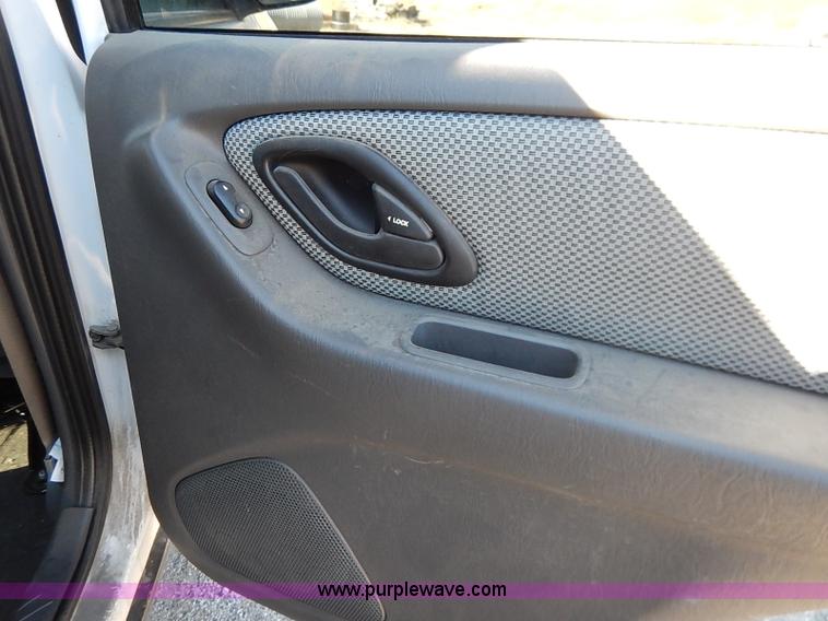 image for item K7060 2005 Ford Escape Hybrid SUV