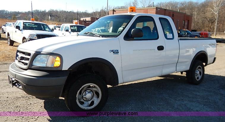 image for item K7061 2002 Ford F150 XL SuperCab pickup truck