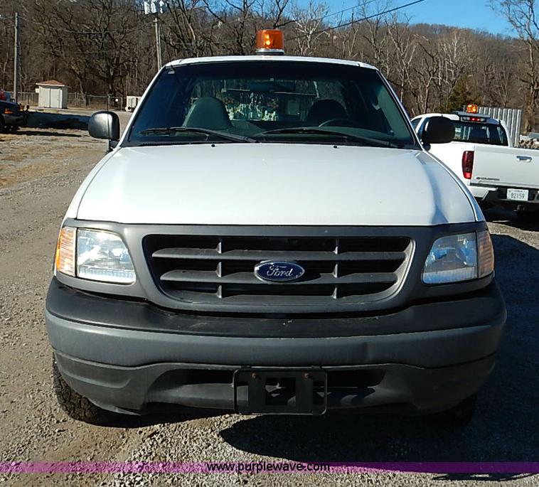 image for item K7061 2002 Ford F150 XL SuperCab pickup truck