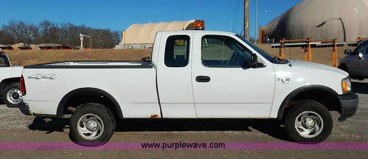 image for item K7061 2002 Ford F150 XL SuperCab pickup truck