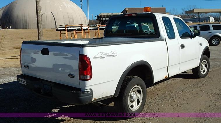 image for item K7061 2002 Ford F150 XL SuperCab pickup truck