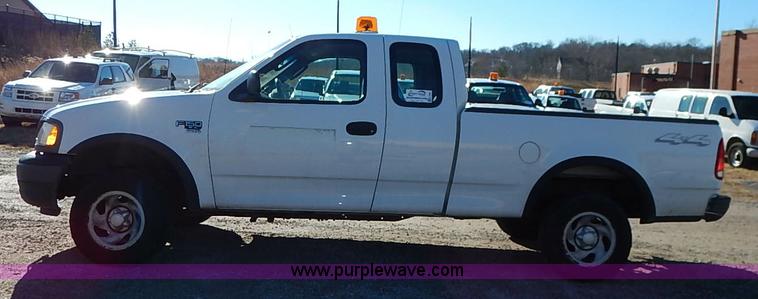 image for item K7061 2002 Ford F150 XL SuperCab pickup truck