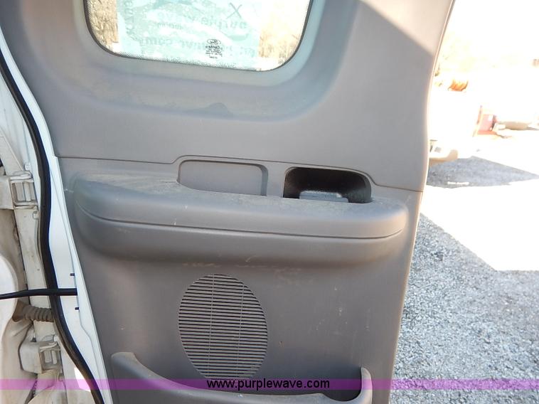 image for item K7061 2002 Ford F150 XL SuperCab pickup truck