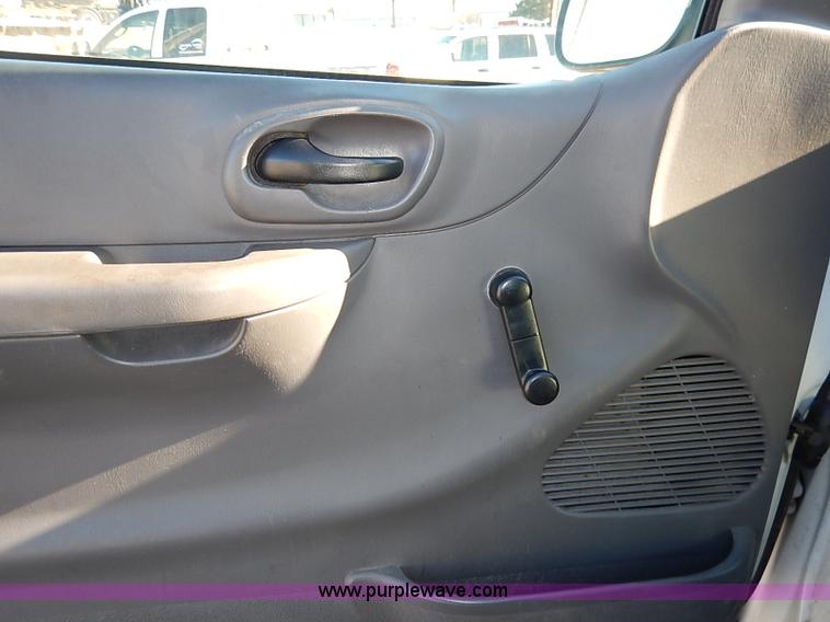 image for item K7061 2002 Ford F150 XL SuperCab pickup truck