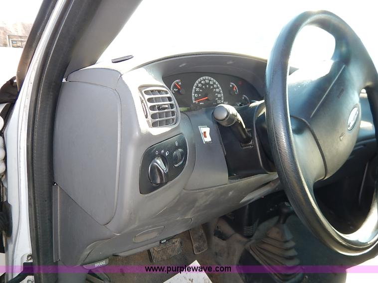 image for item K7061 2002 Ford F150 XL SuperCab pickup truck