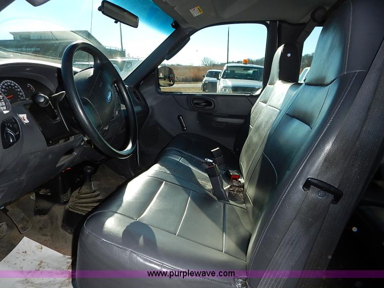 image for item K7061 2002 Ford F150 XL SuperCab pickup truck