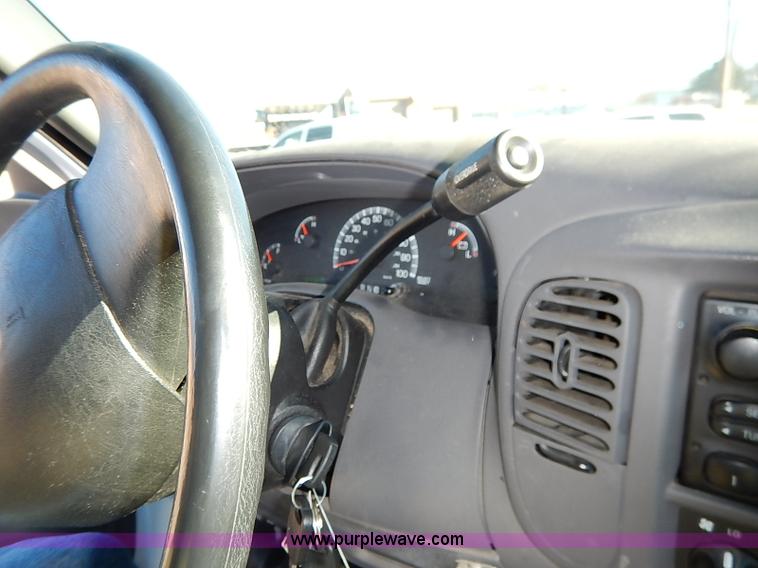 image for item K7061 2002 Ford F150 XL SuperCab pickup truck