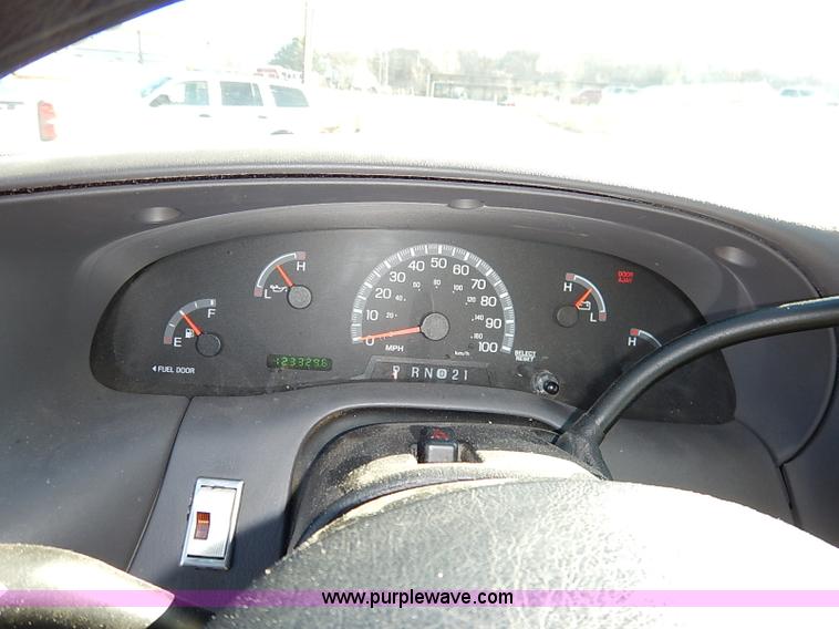 image for item K7061 2002 Ford F150 XL SuperCab pickup truck