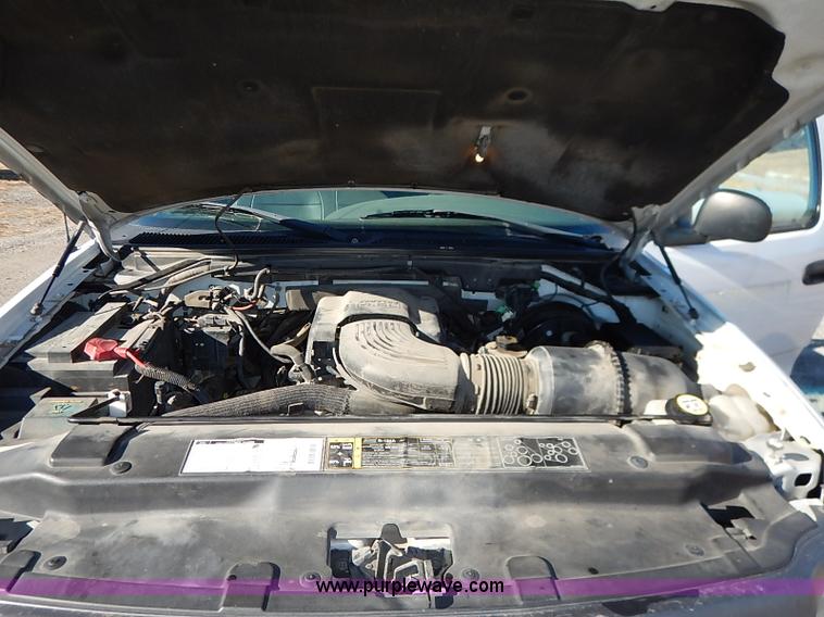 image for item K7061 2002 Ford F150 XL SuperCab pickup truck