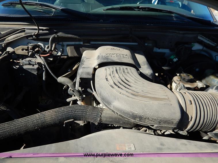 image for item K7061 2002 Ford F150 XL SuperCab pickup truck