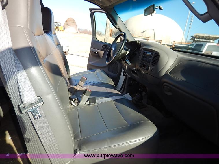 image for item K7061 2002 Ford F150 XL SuperCab pickup truck