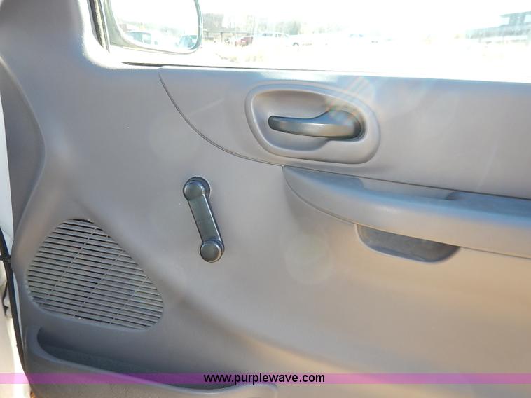 image for item K7061 2002 Ford F150 XL SuperCab pickup truck