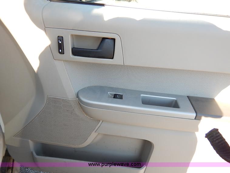 image for item K7063 2010 Ford Escape Hybrid SUV