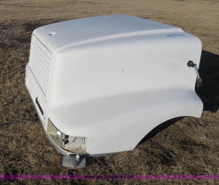 image for item K7211 International 9400 truck hood and doors